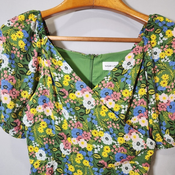 Green and White Floral Wrap Puff Sleeve Romper - Picture 3 of 13